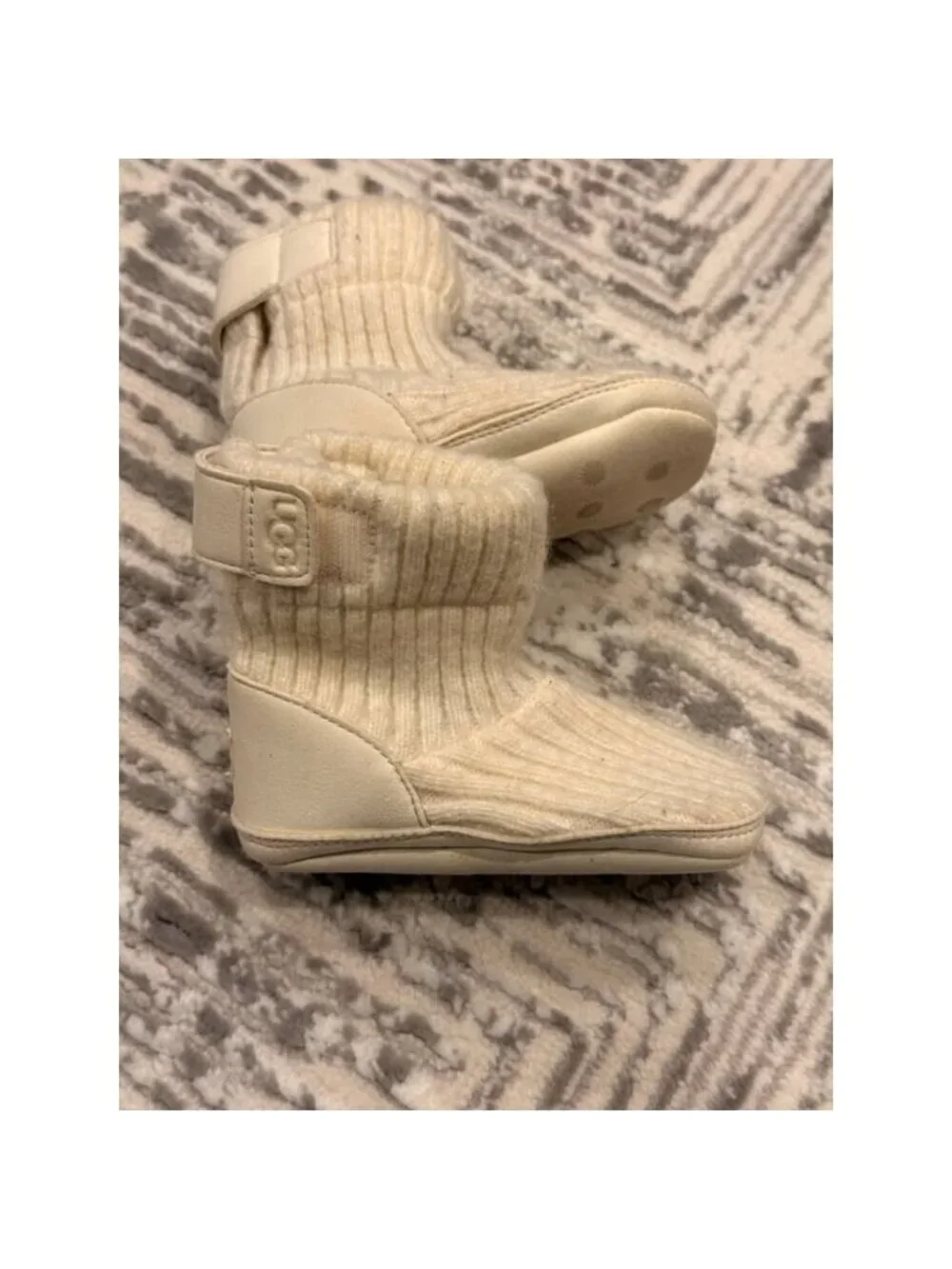 UGG Infant 4/5 12-18 months (UNISEX) Sklyar cream booties Style # 1143743I